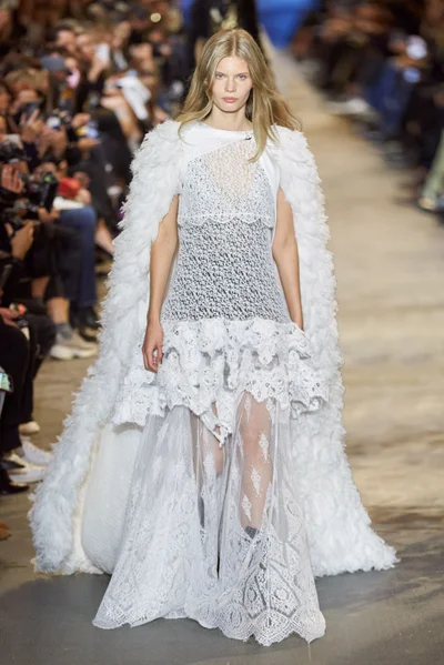 Look 30